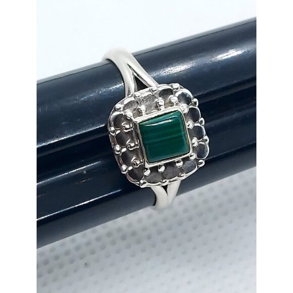 Sterling Silver Malachite Ring 8.25 - Picture 2 of 3